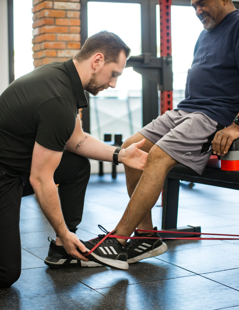 Physiotherapis doing treatment with a rope